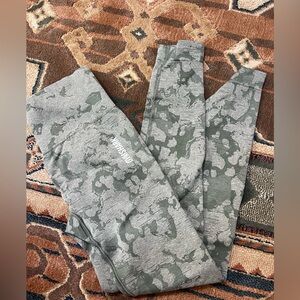 Gymshark green camo leggings size xs/s stretchy